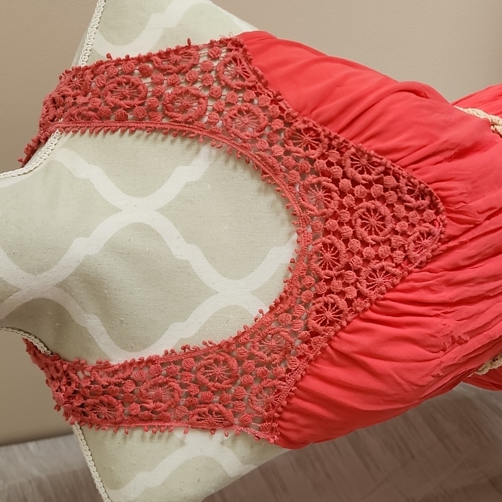 Love Point Dress - Picture 3 of 6